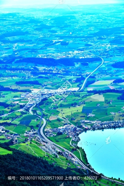 原野上的道路