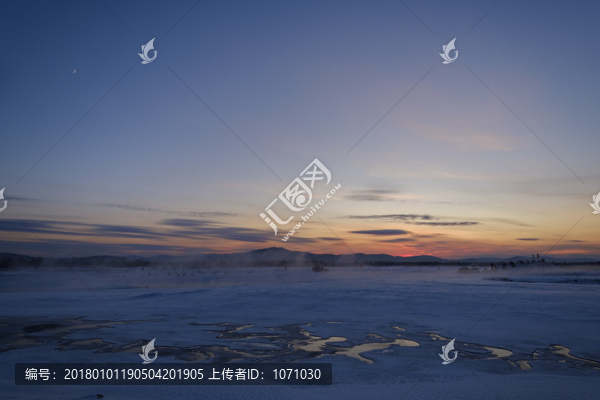 雪地晚霞