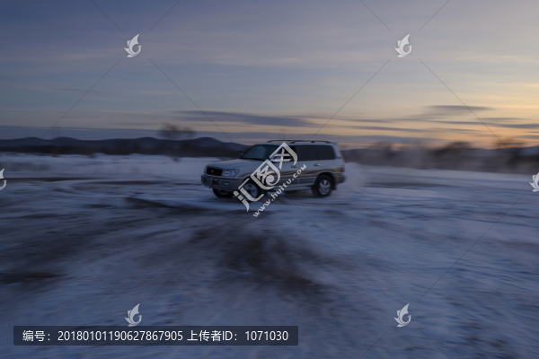 雪地越野車