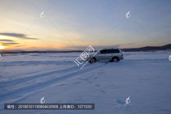 雪地越野車