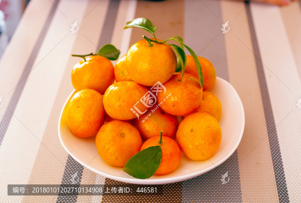 帶葉子的沙糖桔