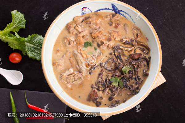 土雞燉蘑菇,土雞湯,燉土雞