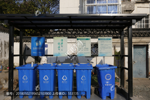 城市垃圾桶