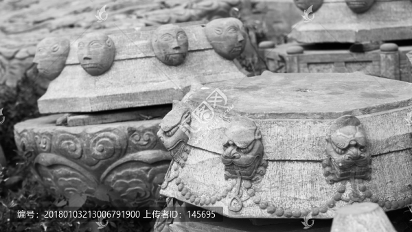 石柱底坐石雕