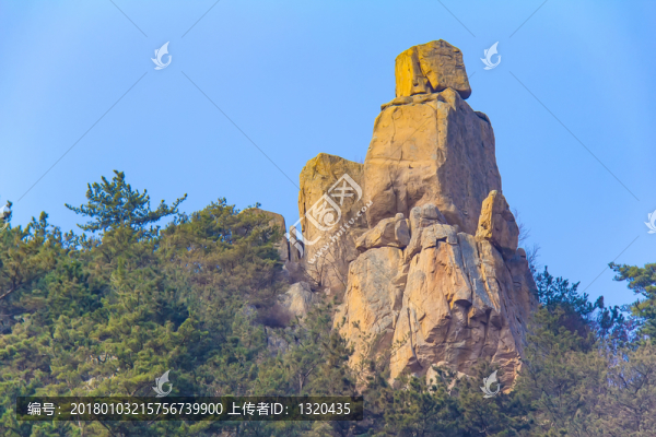 山頂巖石