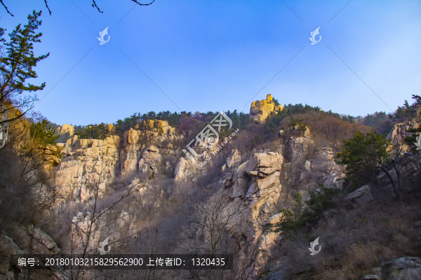 山頂巖石
