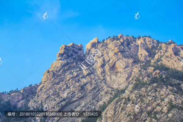 山頂巖石