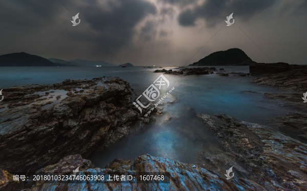 月下的藍(lán)色海岸