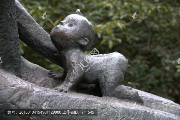 嬰兒塑像
