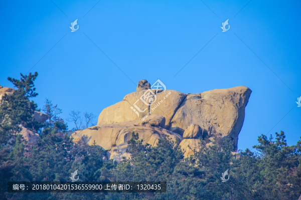 山頂巖石
