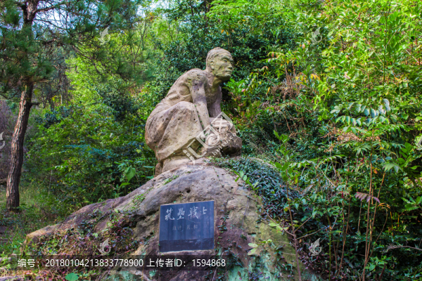 筑壘戰(zhàn)士石像