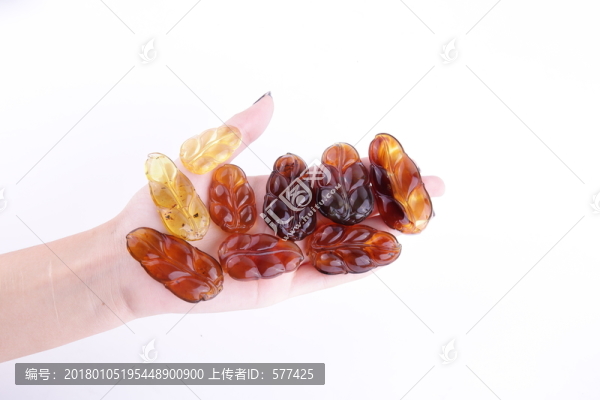 琥珀葉子吊墜