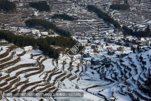 梯田雪景