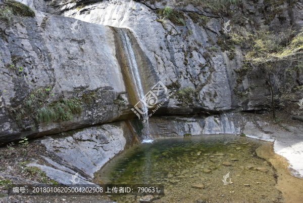 水潭