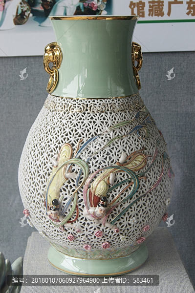陶瓷藝術(shù)品擺件