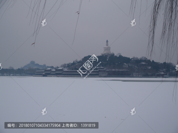 雪后的北京北海公園瓊?cè)A島
