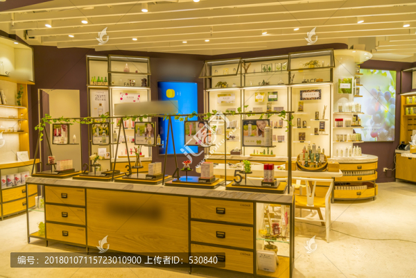 商場化妝品專賣店