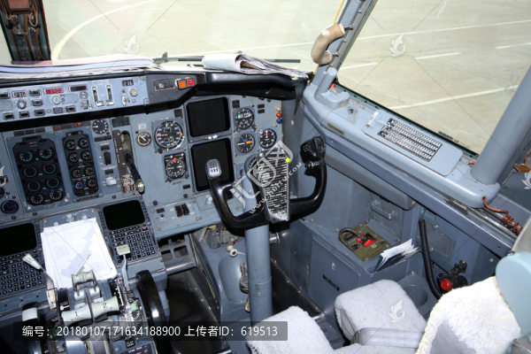 波音737,貨運(yùn)飛機(jī),駕駛艙