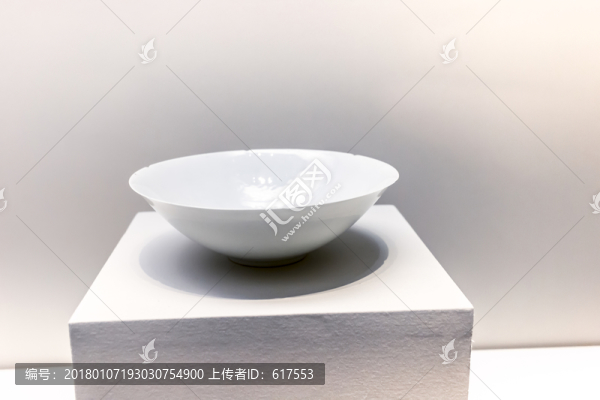 白釉葵花碗