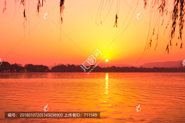 西湖日出