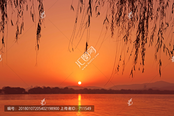 西湖日出
