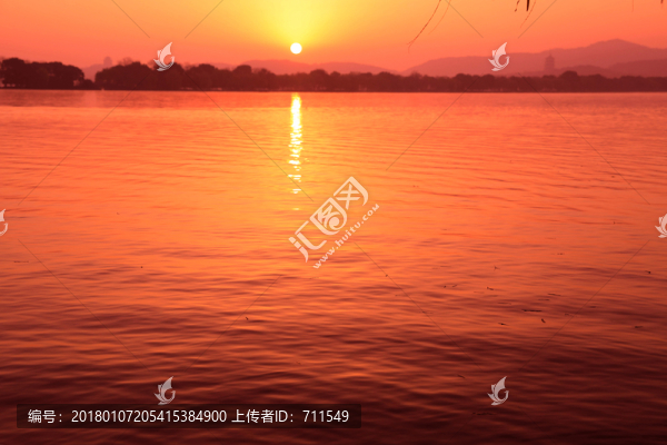 西湖日出
