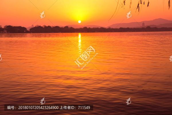 西湖日出