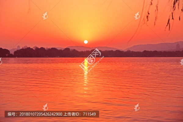 西湖日出