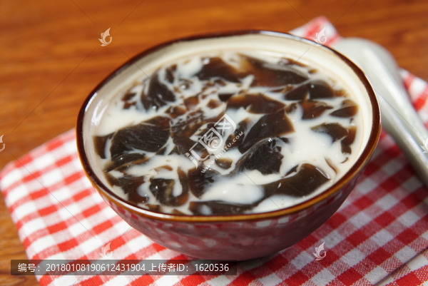 椰奶龜苓膏