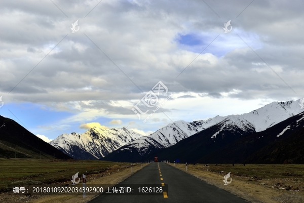 川藏線上的雪山