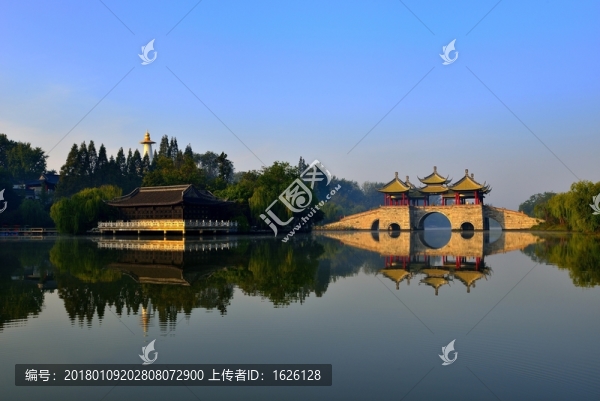 瘦西湖五亭橋倒影