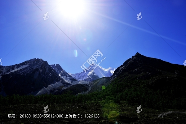 藍(lán)天和雪山