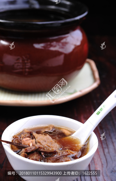 老母雞茶樹菌湯