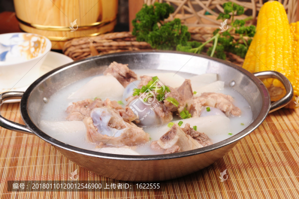 筒子骨燉蘿卜