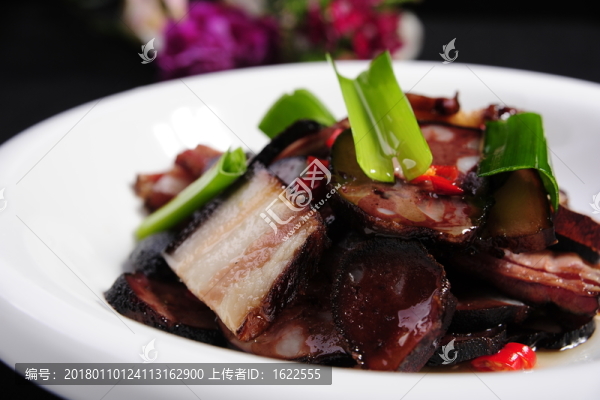 豬血丸子炒臘肉