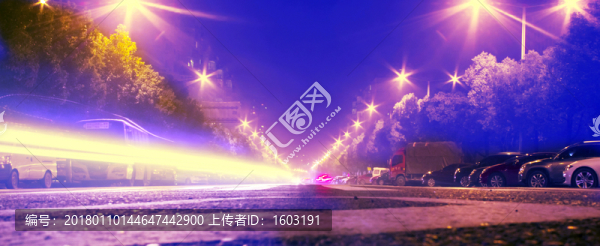 夜晚城市汽車燈光軌跡