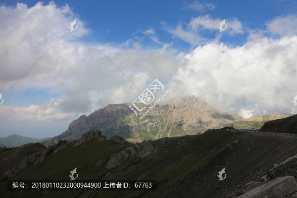 山峰云霧