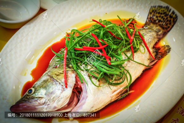清蒸鱸魚(yú)