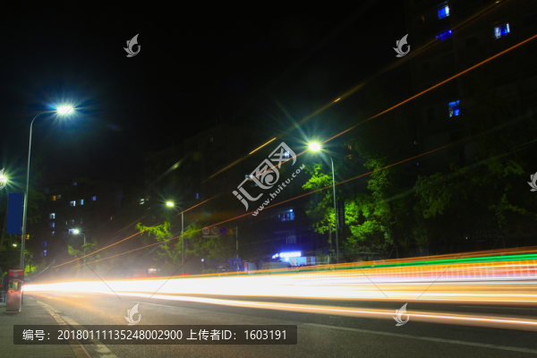 城市夜景汽車燈光軌跡