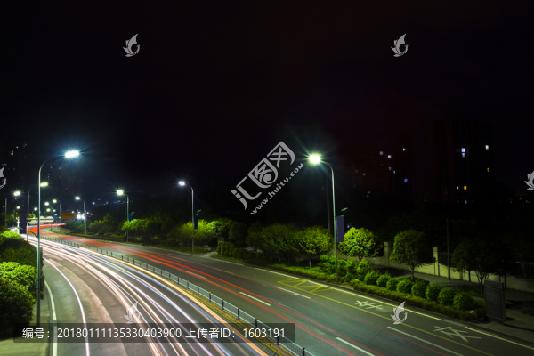 城市夜景汽車燈光軌跡