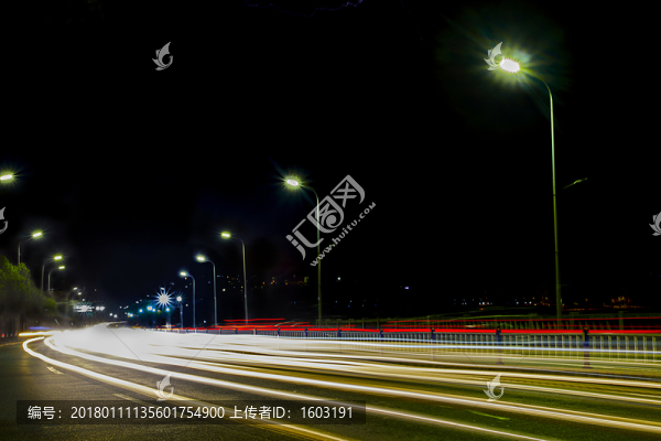 城市夜景汽車燈光軌跡