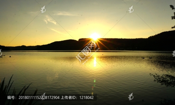 夕陽(yáng)下