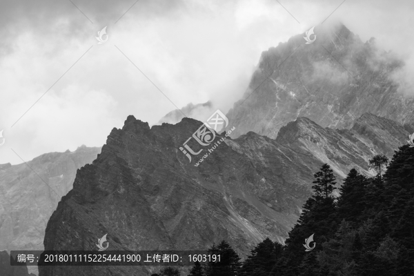 川西高原雪山