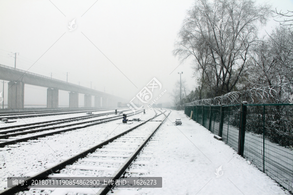 雪中鐵軌