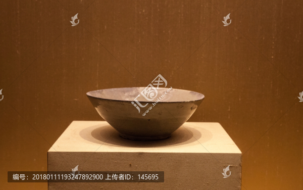 宋代,,青瓷油碗