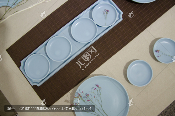 瓷質(zhì)餐具