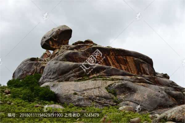 山巖險石