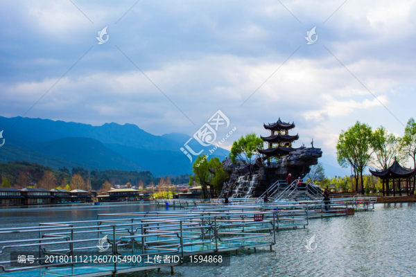 麗江觀音峽藍(lán)天白云風(fēng)景