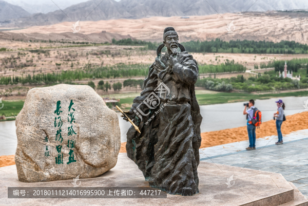 中衛(wèi)沙坡頭王維塑像