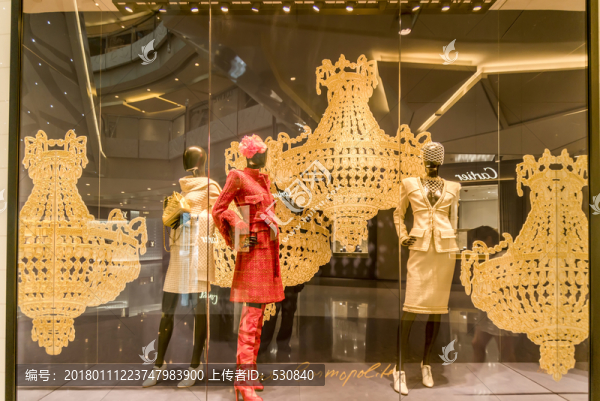 服裝店f櫥窗